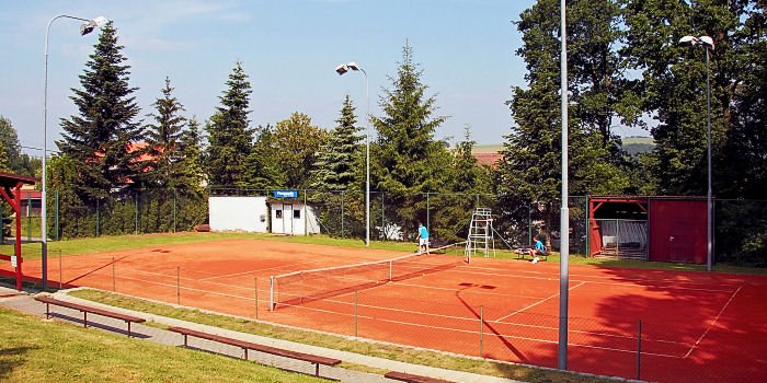 Tenisov� kurt v Jankovic�ch